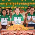 សម្ដេចកិត្តិសង្គហបណ្ឌិត ម៉ែន សំអន ជំរុញឱ្យមានចលនា«គ្រួសារមួយ ដើមឈើមួយ» ដើម្បីឱ្យប្រជាពលរដ្ឋឲ្យយល់ដឹងពីតម្លៃនៃព្រៃឈើ និងបណ្តុះស្មារតីស្រឡាញ់ធម្មជាតិ