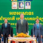 ចូលរួមប្រគល់សញ្ញាបត្រជូនដល់និស្សិតជ័យលាភី ថ្នាក់បរិញ្ញាបត្រ និងថ្នាក់បរិញ្ញាបត្រជាន់ខ្ពស់ ចំនួន ២ ០០១អង្គ/នាក់ នៃសាកលវិទ្យាល័យគ្រប់គ្រង និងសេដ្ឋកិច្ច (UME) ខេត្តបាត់ដំបង។